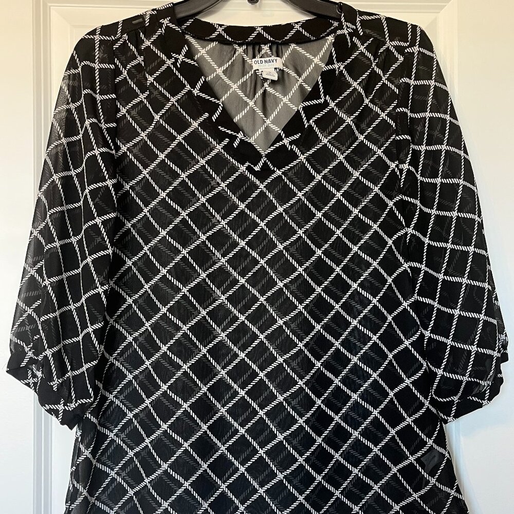 Old Navy Black & White Sheer Print Blouse – Size XS